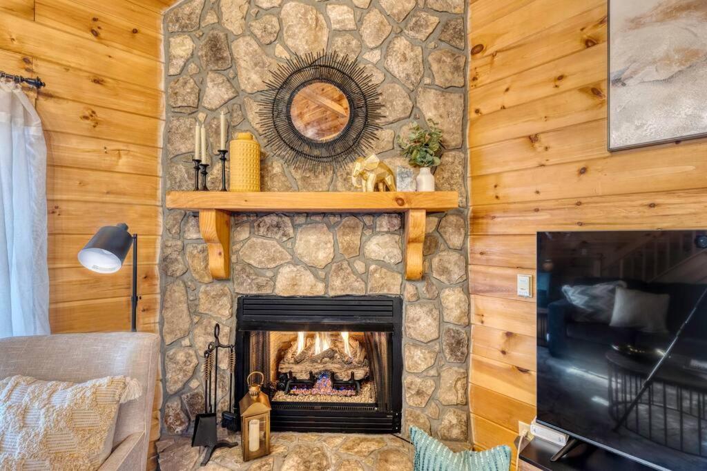 Mtn Cabin Sleeps 10 - 5 Mins To Fishing & Camping Ellijay Extérieur photo